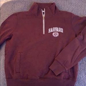 Harvard crew neck with zipper and pockets